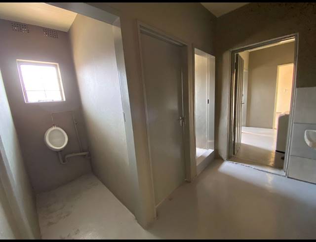 800M² WAREHOUSE FOR SALE IN DRIEHOEK